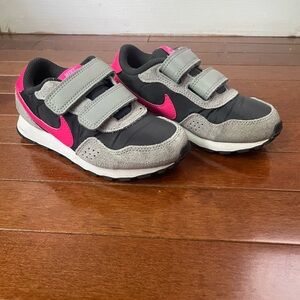Kids Nike MD Valiant sneakers